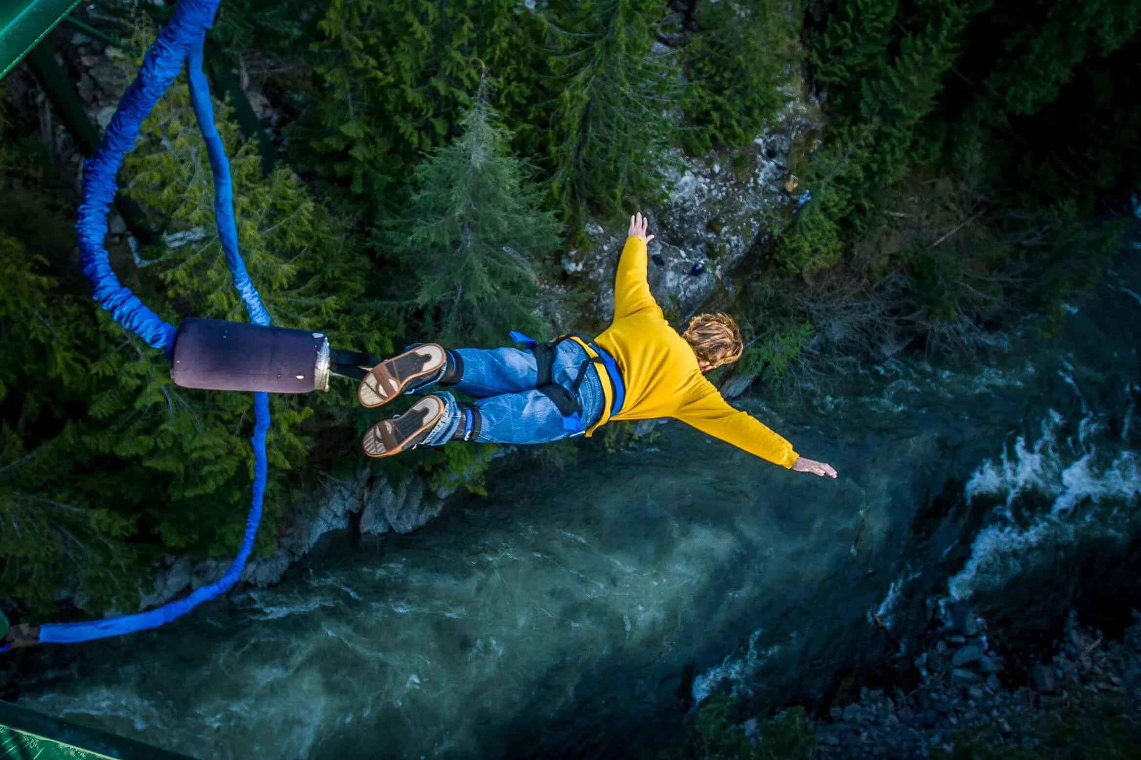 bujjee-jumping